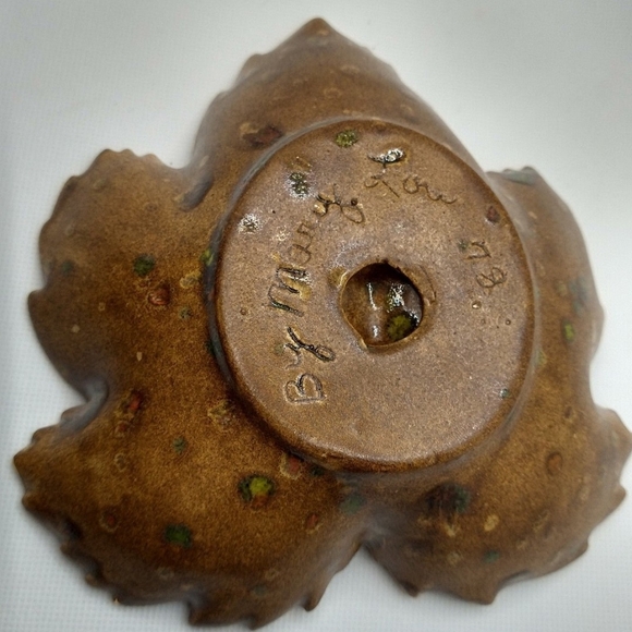 Leaf-Shaped Brown Ceramic Dish - Picture 3 of 7